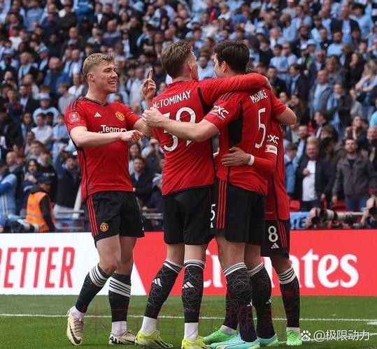 TA:皇马与17岁中卫马丁内斯续约至2027年 TA:皇马与17岁中卫马丁内斯续约至2027年